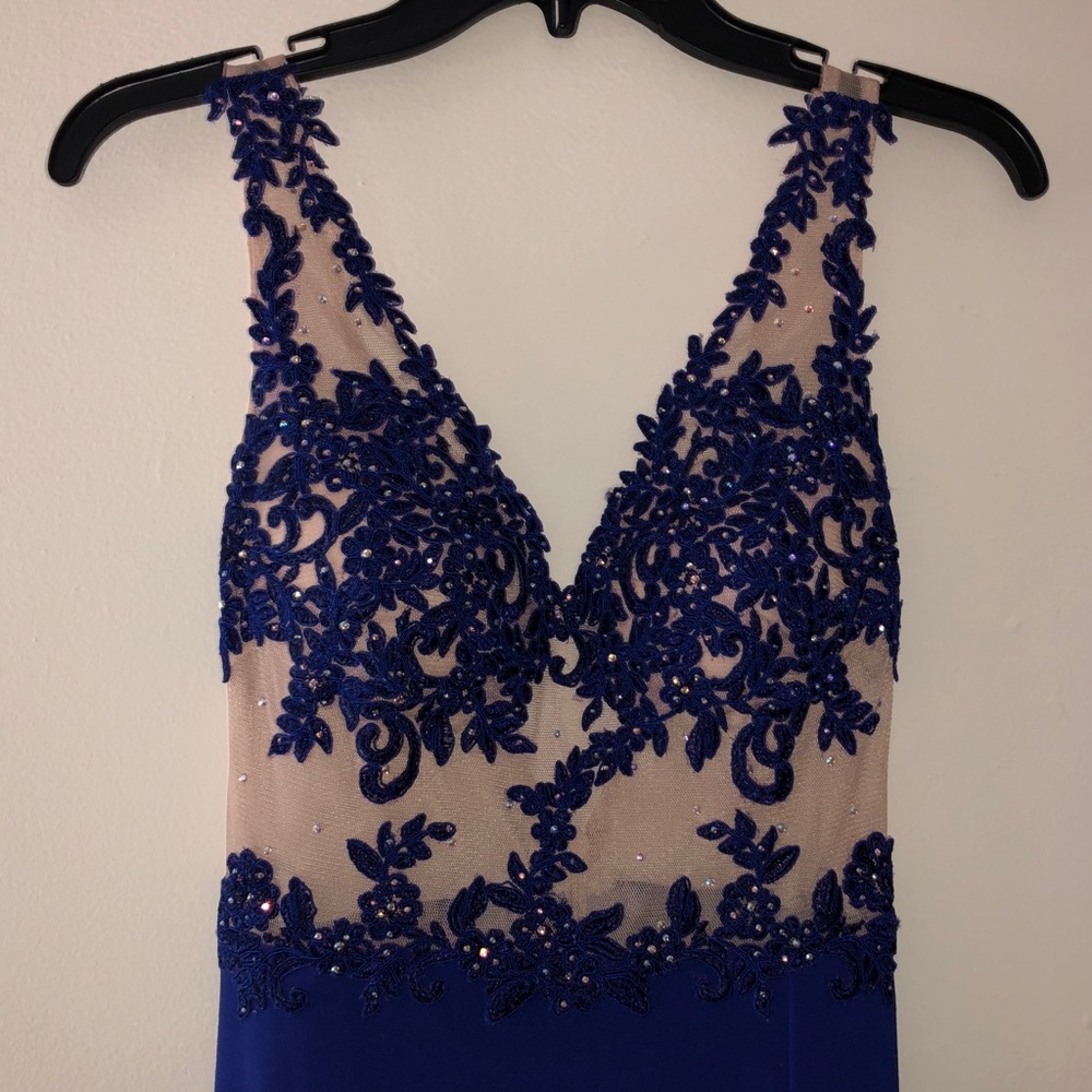 Stunning Prom / Formal Dress - Picture 4 of 7